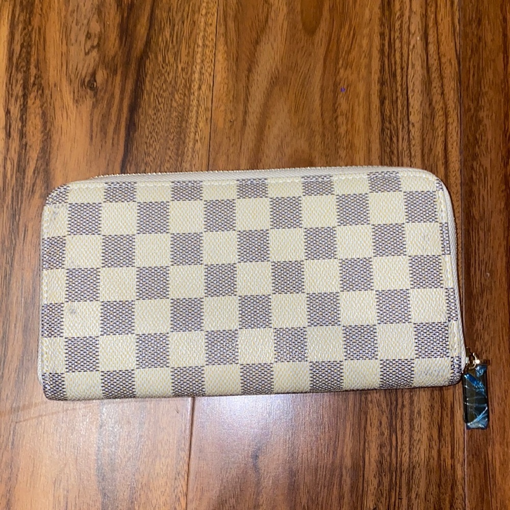 Daisy Rose Wallet Gem